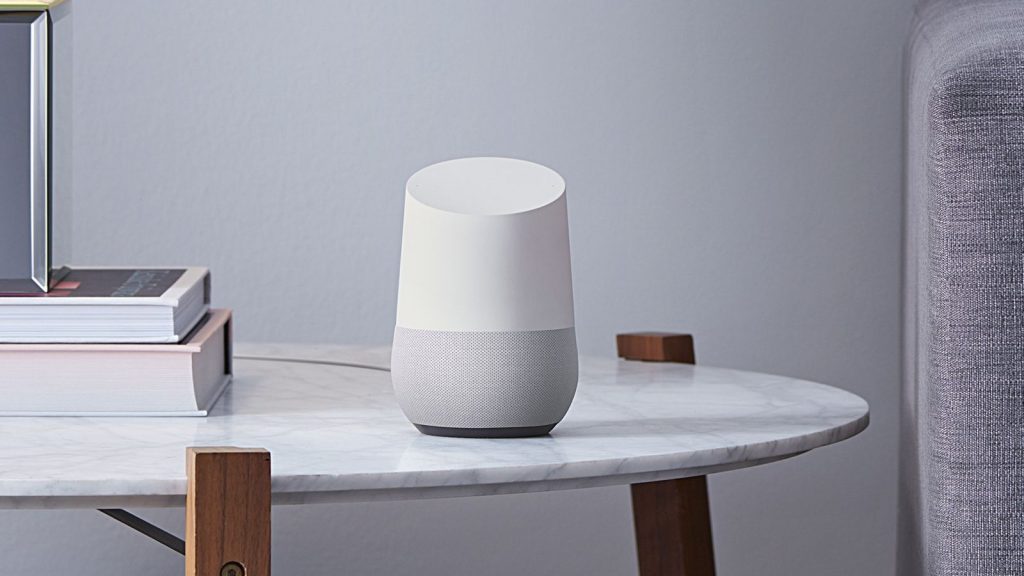 Produtos como o Google Home nos fazem acreditar que as interações do futuro não serão feitas de botões. Crédito da imagem: TheVerge